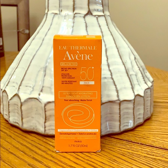 AVENE | Ultra Light Hydrating Sunscreen Lotion - Picture 2 of 2
